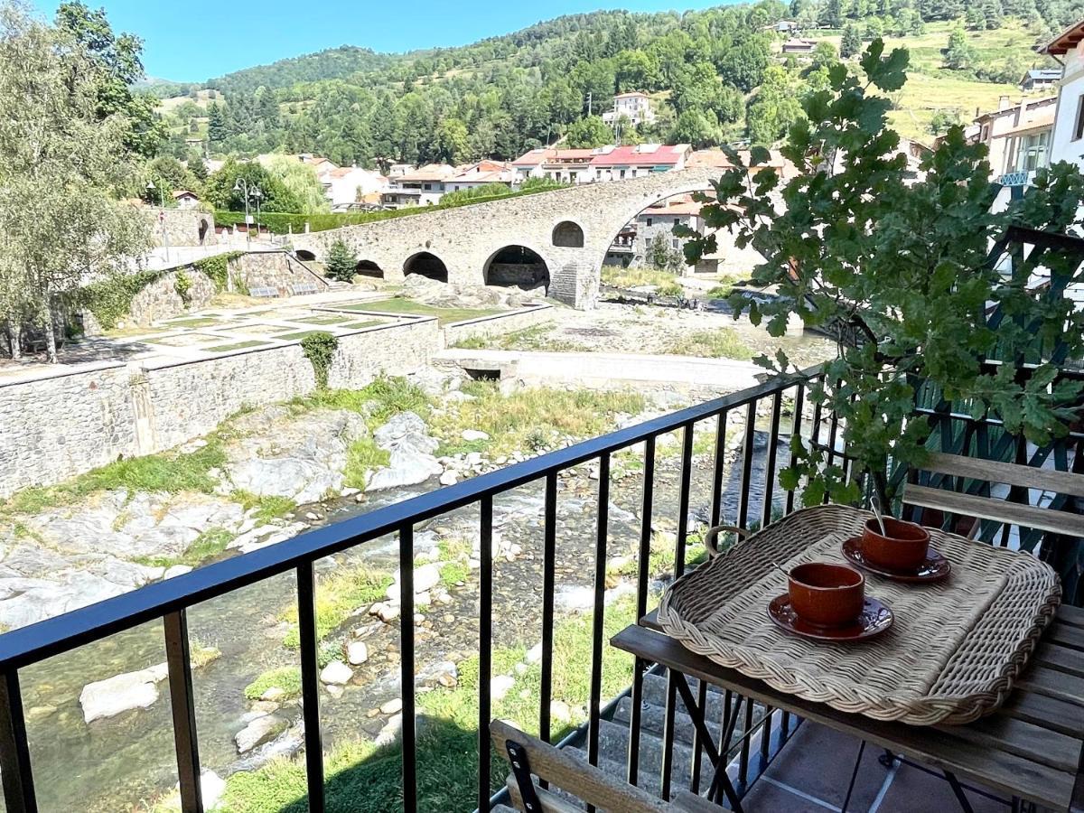 Apartamento Colgante Al Rio Con Vistas Al Puente カンプロドン エクステリア 写真