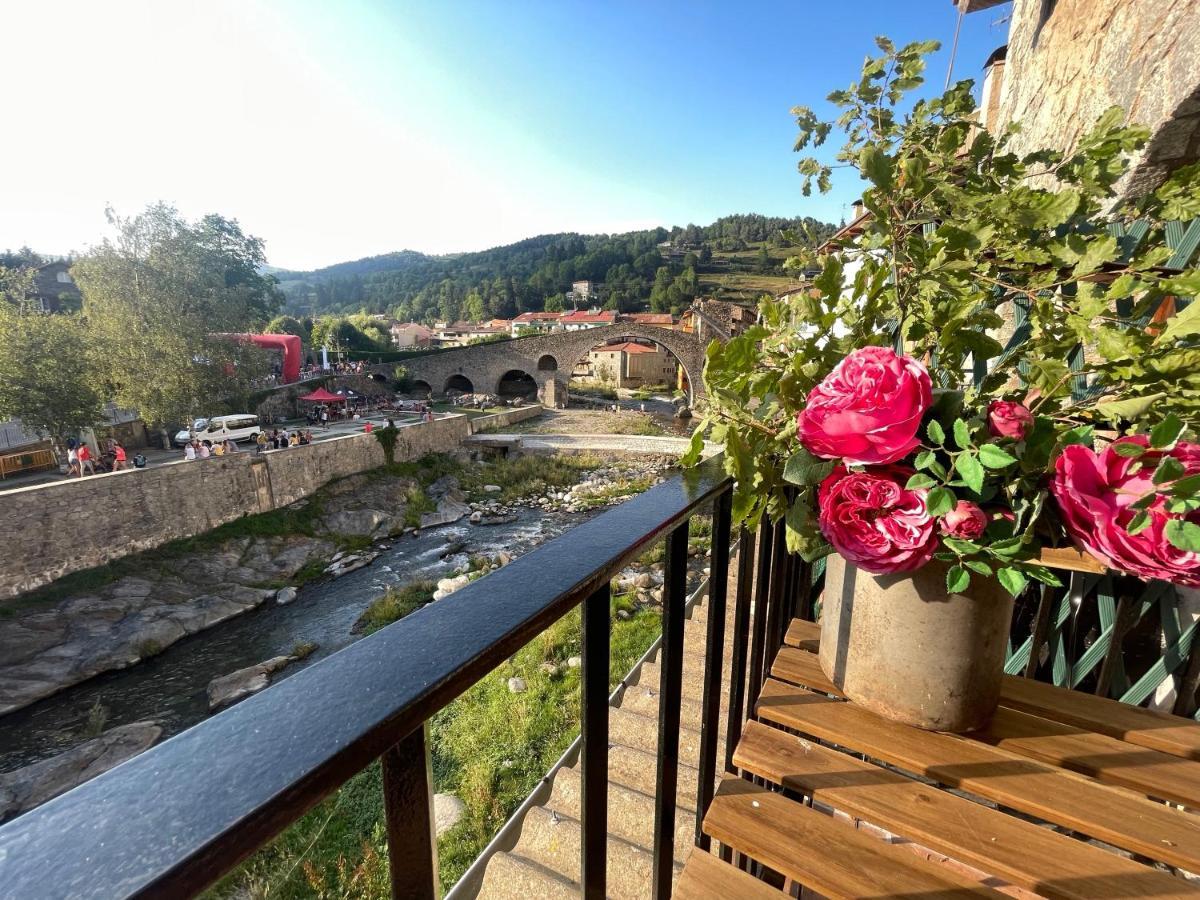 Apartamento Colgante Al Rio Con Vistas Al Puente カンプロドン エクステリア 写真